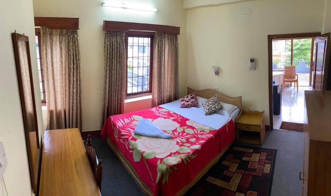Hotel Blue Magnet Pokhara Bagian luar foto