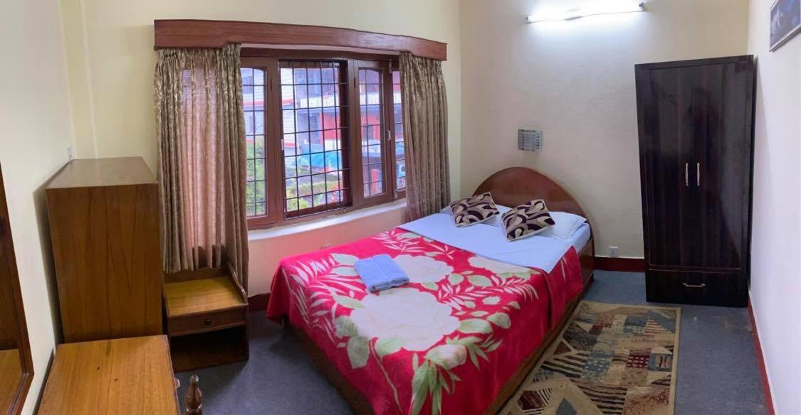 Hotel Blue Magnet Pokhara Bagian luar foto