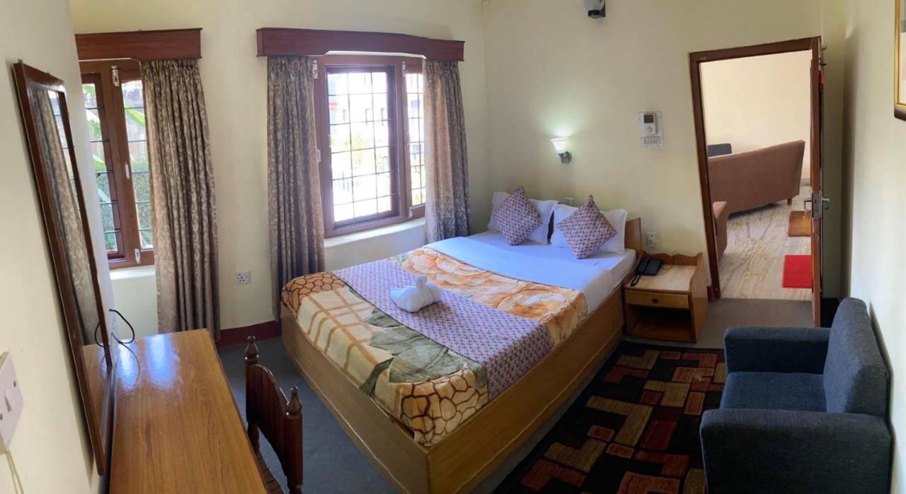 Hotel Blue Magnet Pokhara Bagian luar foto