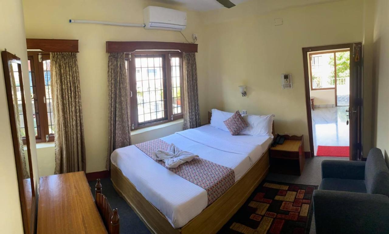 Hotel Blue Magnet Pokhara Bagian luar foto