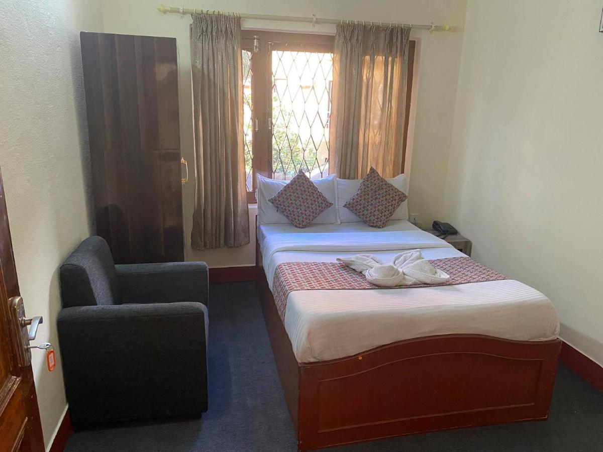 Hotel Blue Magnet Pokhara Bagian luar foto