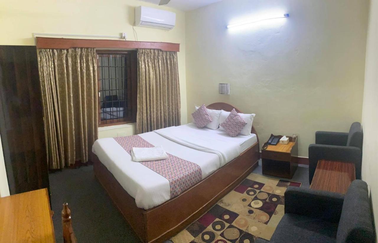 Hotel Blue Magnet Pokhara Bagian luar foto