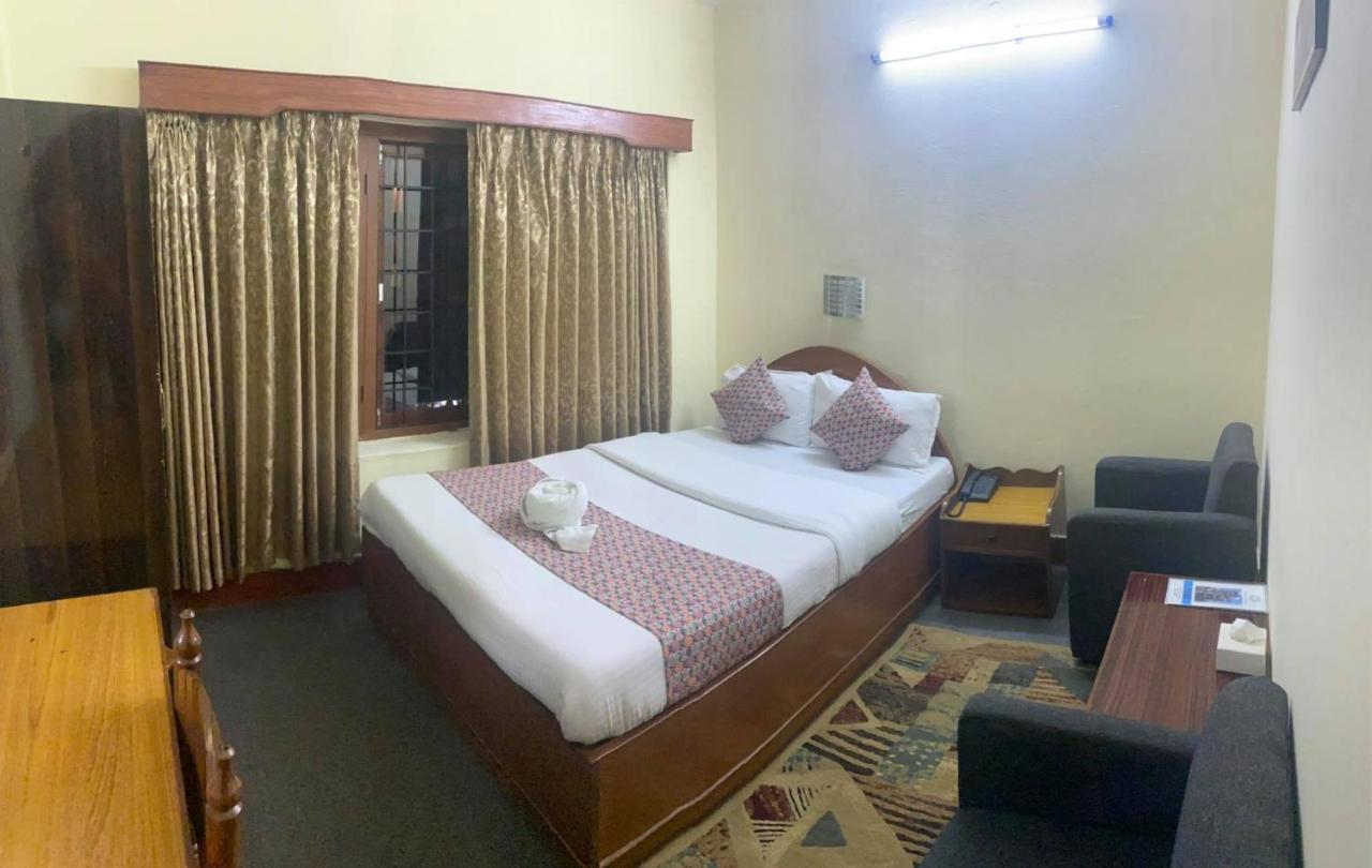 Hotel Blue Magnet Pokhara Bagian luar foto