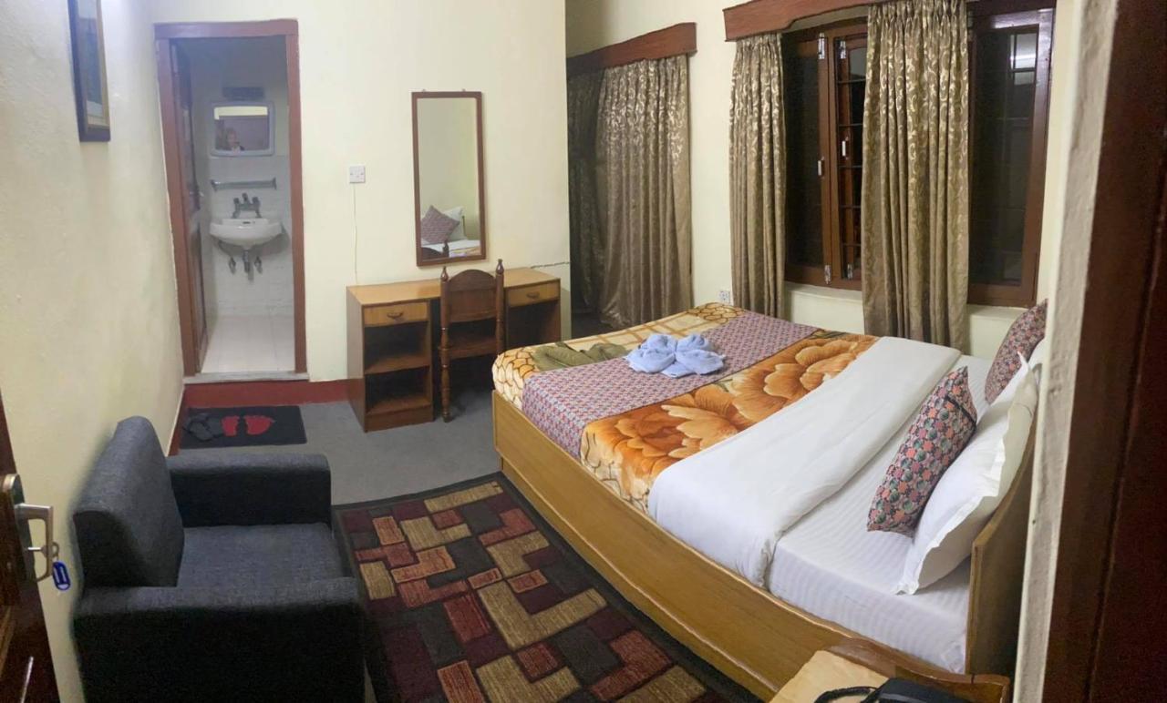 Hotel Blue Magnet Pokhara Bagian luar foto