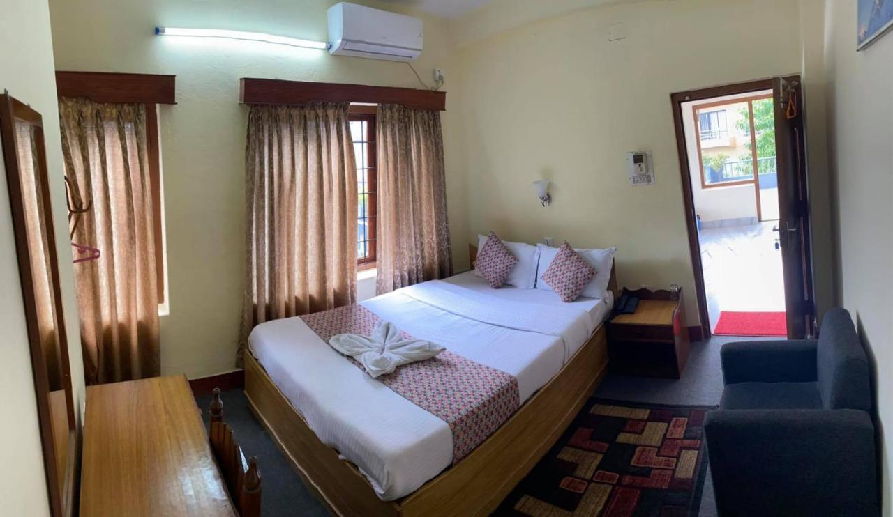 Hotel Blue Magnet Pokhara Bagian luar foto