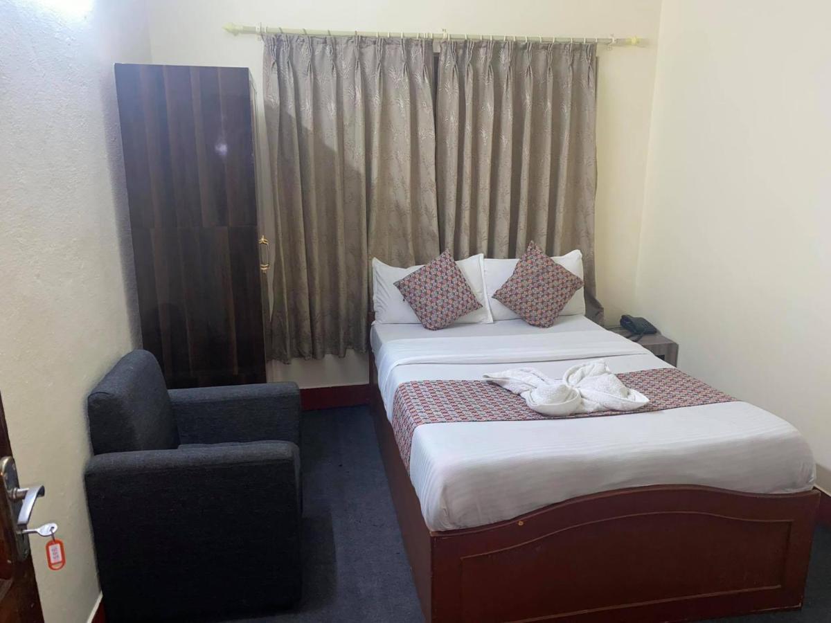 Hotel Blue Magnet Pokhara Bagian luar foto