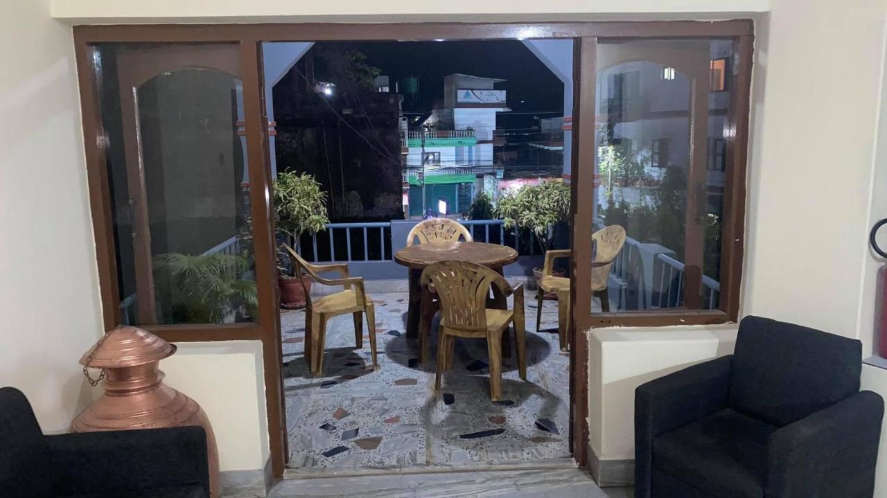 Hotel Blue Magnet Pokhara Bagian luar foto